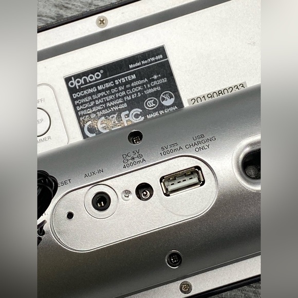 Dpnao Docking Music System 5 N 1 Charger Clock Bluetooth Radio iPhone USB Yw-008 - Picture 14 of 16